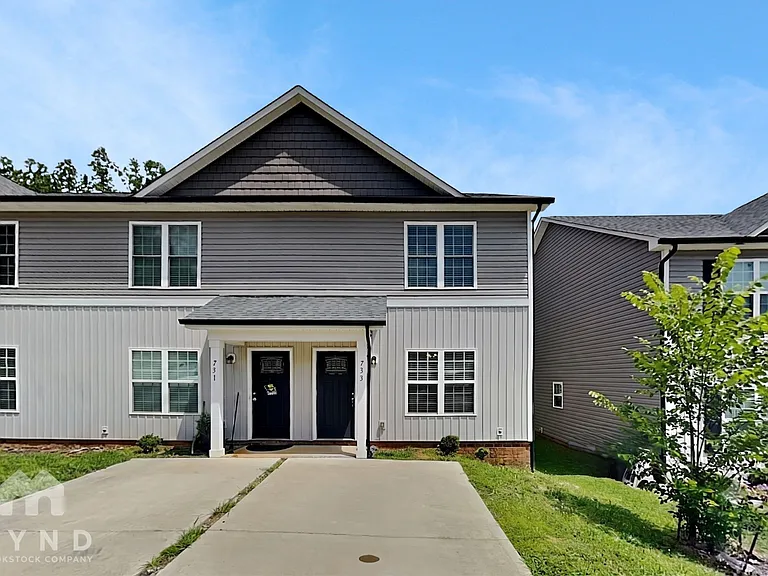 733 Hillside St — Photo 1