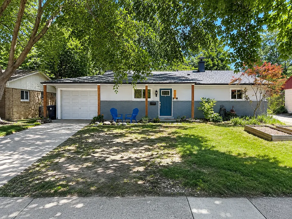 1108 N Maple Rd