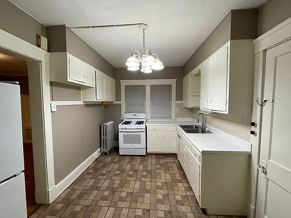 2nd image of 2446 Woodmere Dr