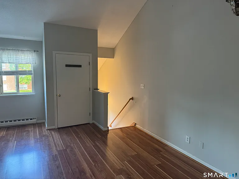 422 Emmett St #J — Photo 8