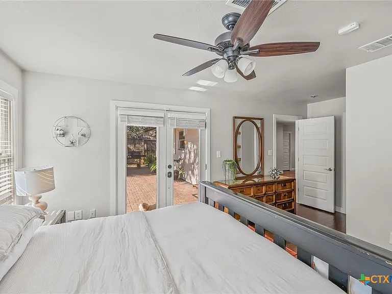 1113 W Oltorf St — Photo 16