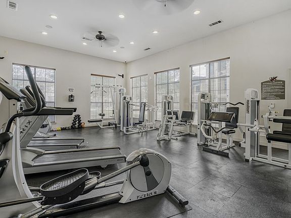4th image of 11900 Oakmoor Pkwy #522