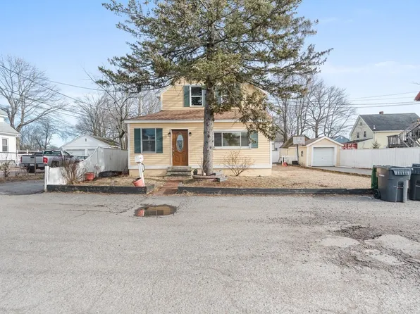 9 Lakeside Ave, Hyde Park, MA 02136