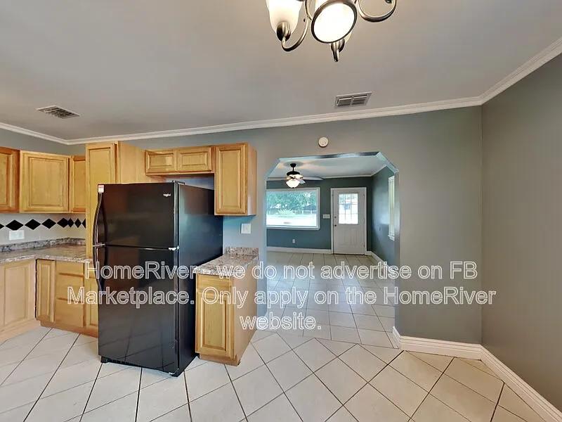 3 bed, 1.0 bath, 912 sqft, $1,495 — Photo 4