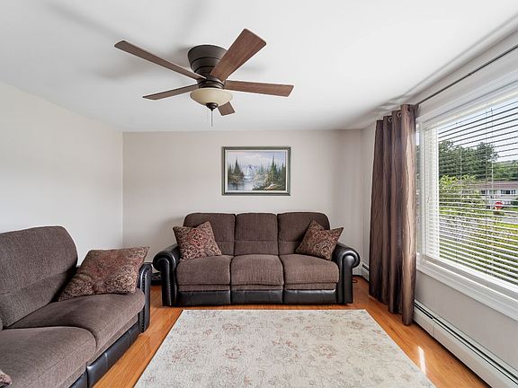 4th image of 13 Maplewood Dr