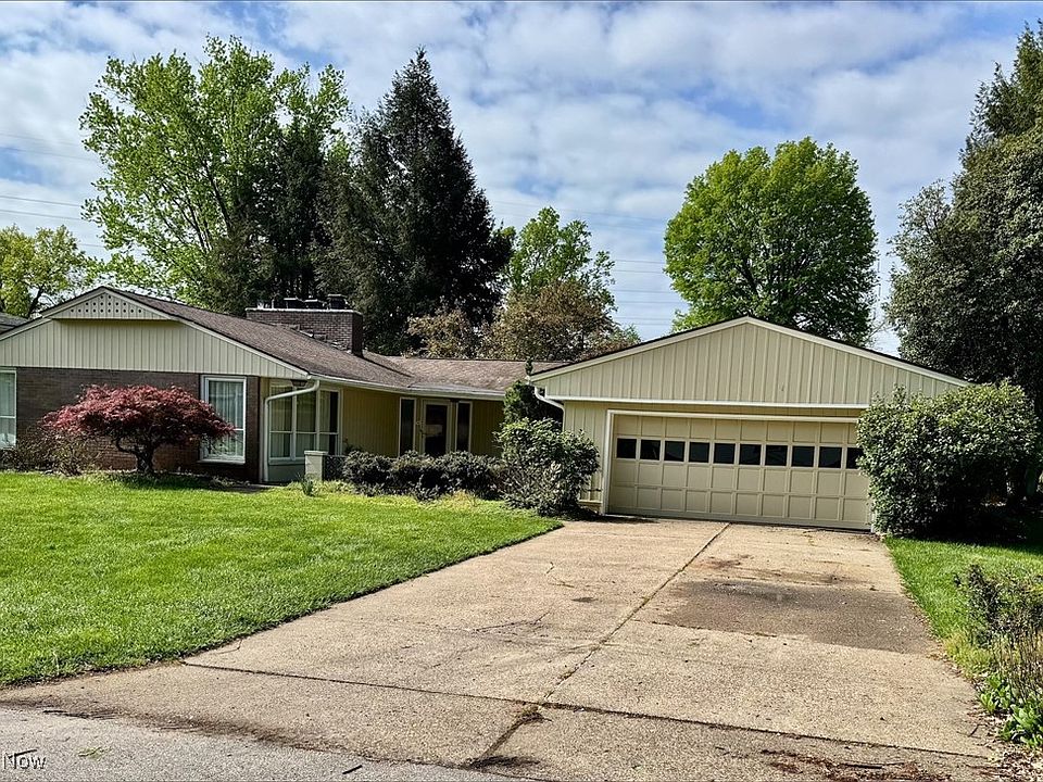 1st image of 28 Willowbrook Dr