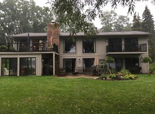 2068 S Hammond Lake Rd, West Bloomfield, MI 48324