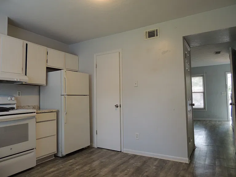 3701 SW 29th Ter #D — Photo 5