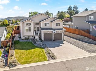 90 Lyle Loop, Selah, WA 98942