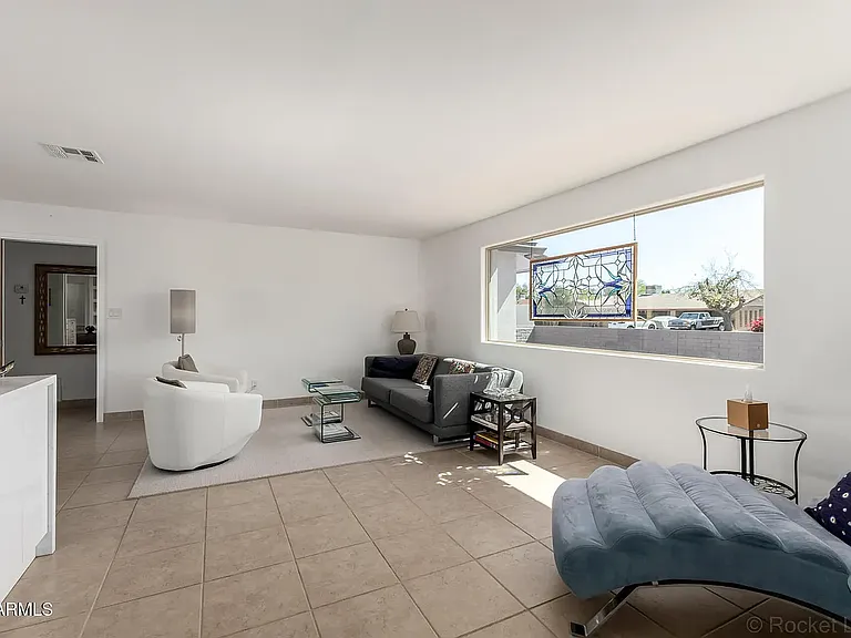 644 E La Jolla Dr — Photo 6