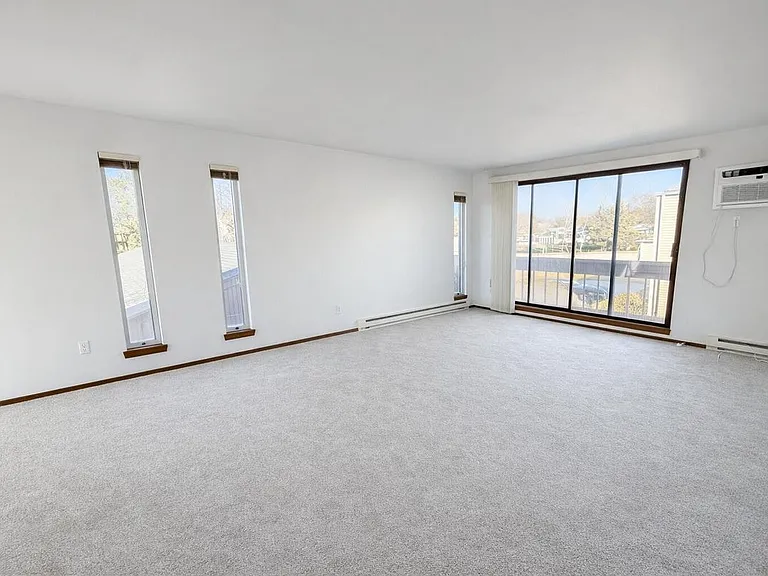 1876 Haymarket Rd #8 — Photo 2