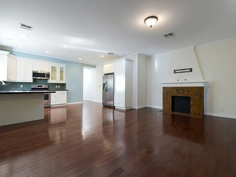 809 N La Jolla Ave — Photo 8