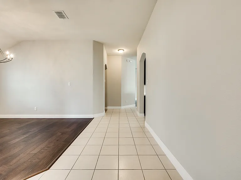10413 Trevino Ln — Photo 15