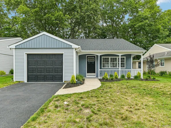 190 Canterbury Drive, Ridge, NY 11961