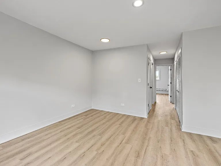 5616 N Washtenaw Ave #203 — Photo 5