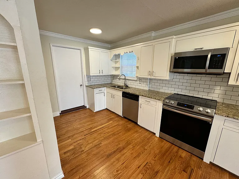 3727 Meredith Ave — Photo 5