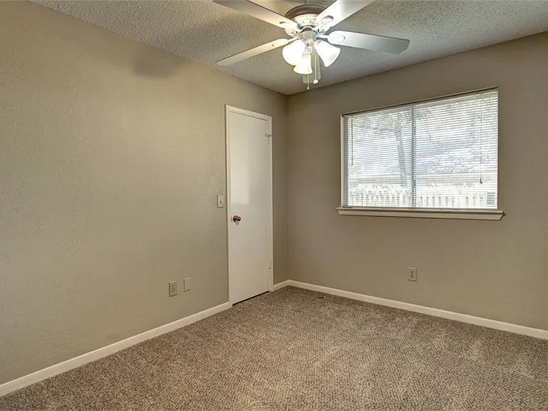 11 Cottage Grove Pl — Photo 23