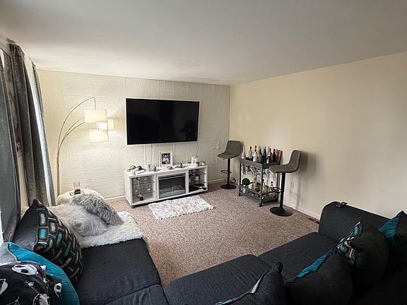 5th image of 698 Topaz Dr