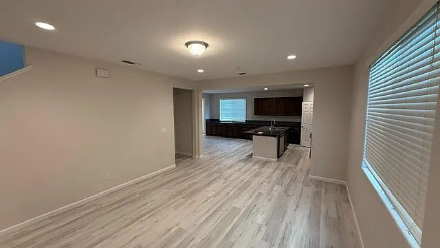 3 bed, 2154 sqft, $2,595 — Photo 4