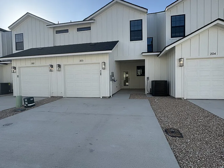 5811 S 31st St #203 — Photo 28