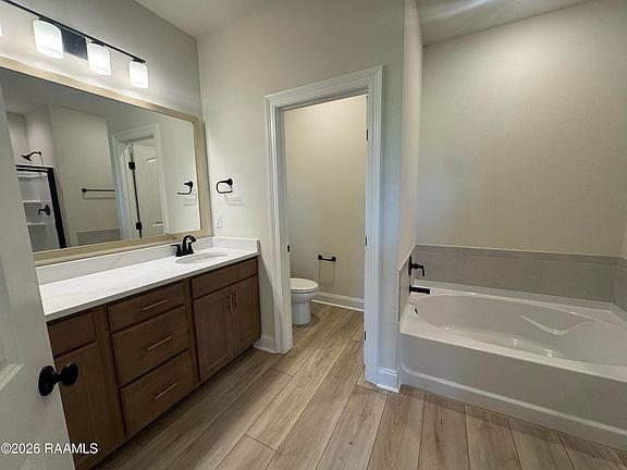 5th image of 702 Summer St