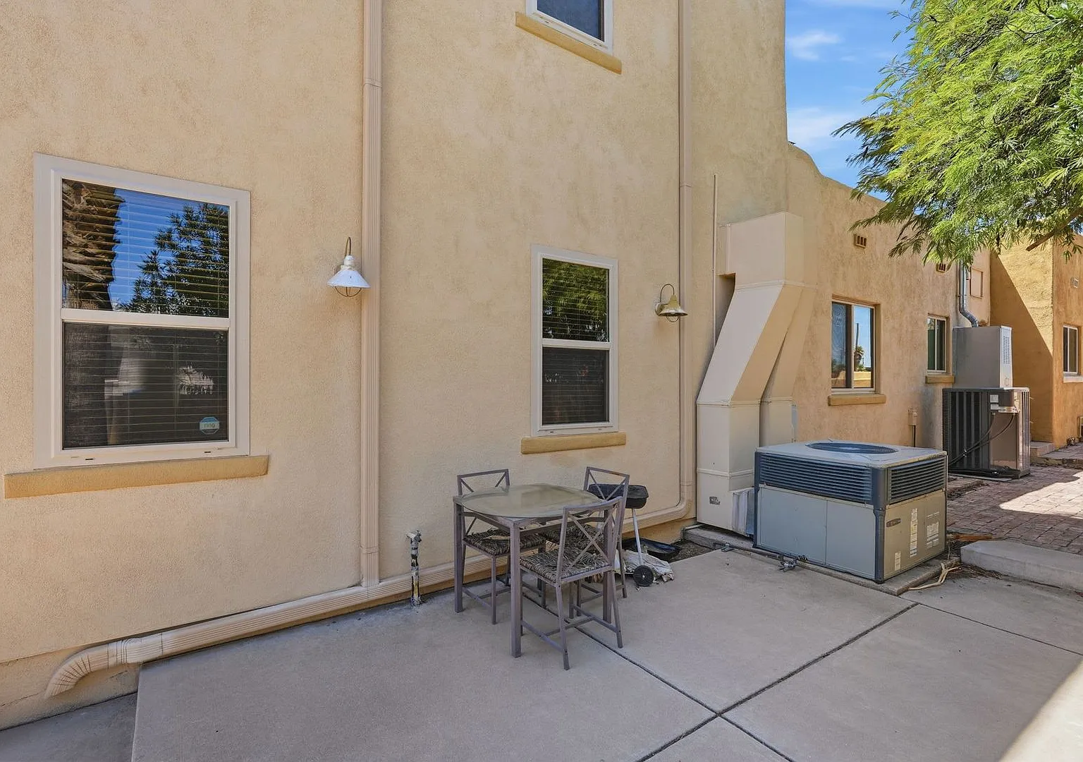 934 N. Campbell Ave. — Photo 3