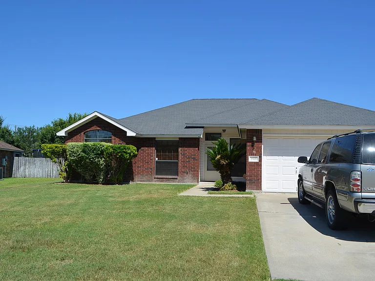 2521 Creek Dr — Photo 1