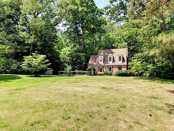 2nd image of 105 Birch Cir