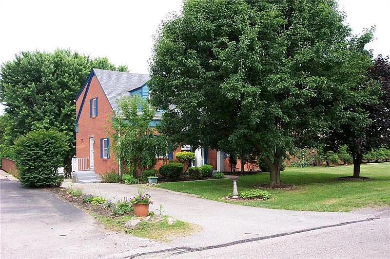288 Derrick Ave photo 1