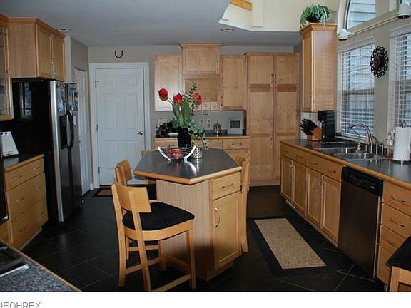 4th image of 574 Windjammer Dr #1