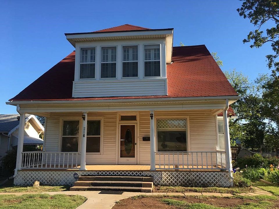 1st image of 206 W Washington Ave