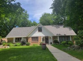 W222N2842 Foxwood Ln, Waukesha, WI 53186
