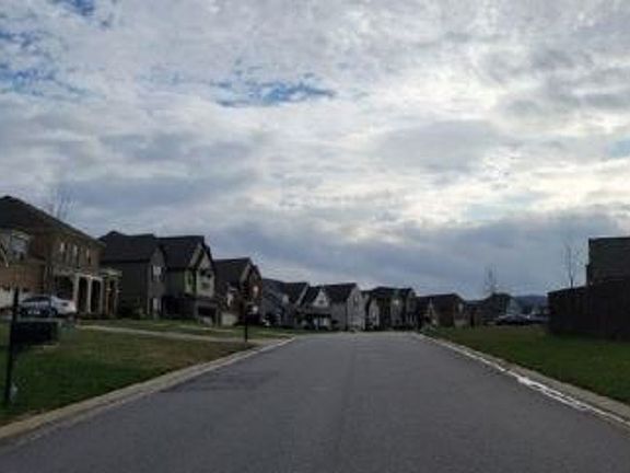 Exterior Neighborhood (street photo)