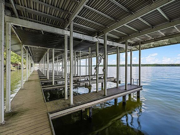 4th image of 357 High Pointe Dr