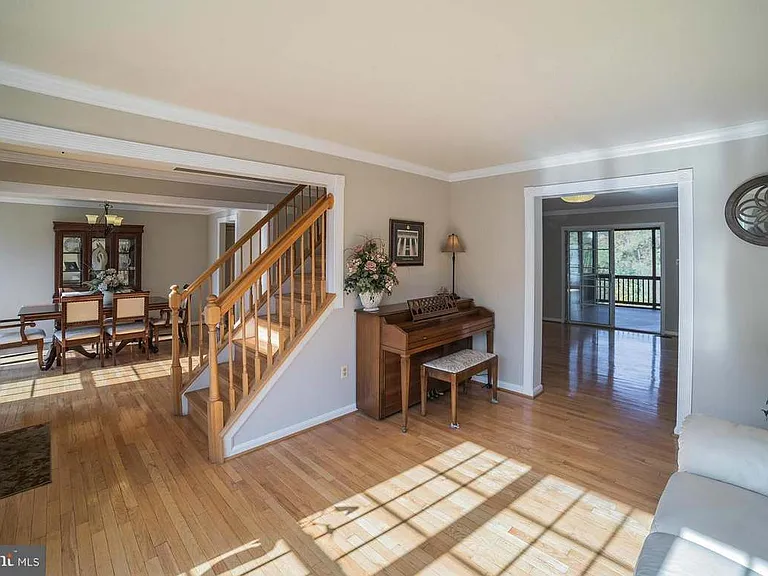 18404 Crownsgate Cir — Photo 7