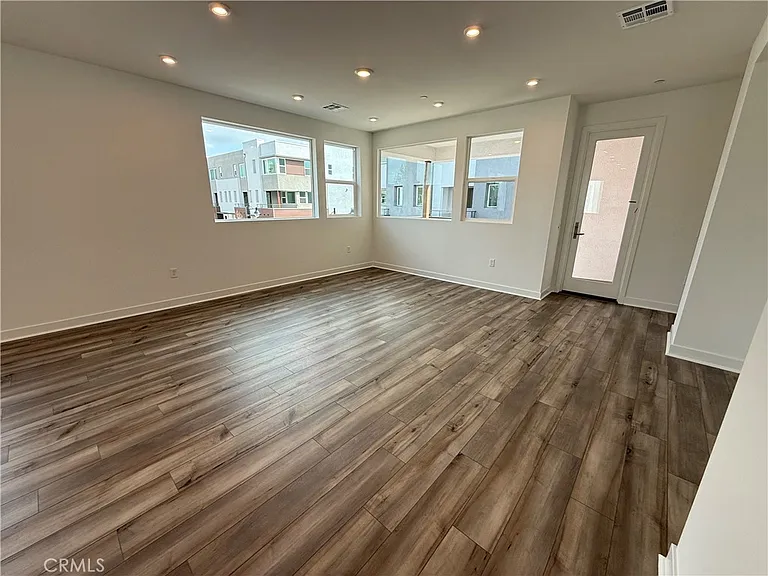 693 S Lyon St #693 — Photo 16