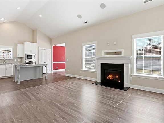 5th image of 157 Ramsgate Dr