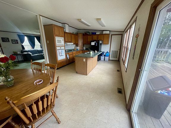 3rd image of 988 Womack Rd