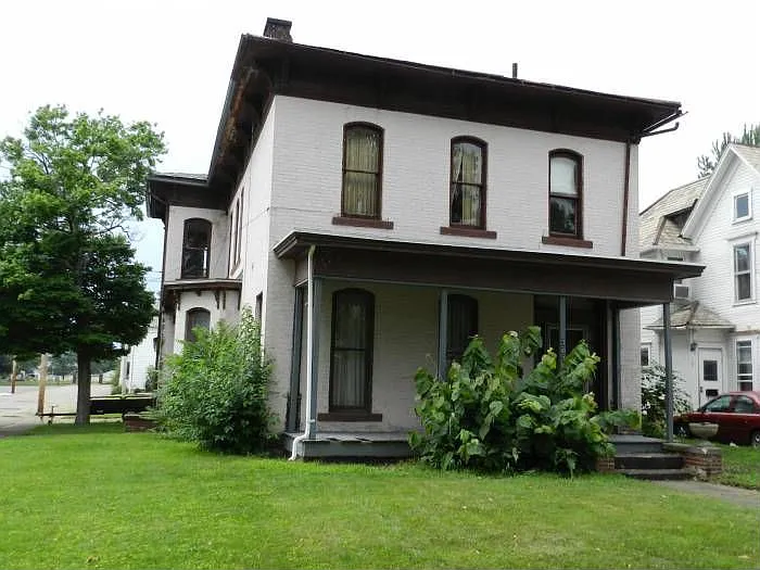 309 Poplar St photo 1