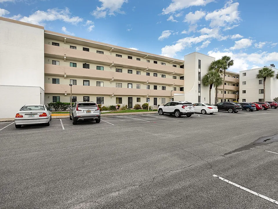 2469 Washington S #104C