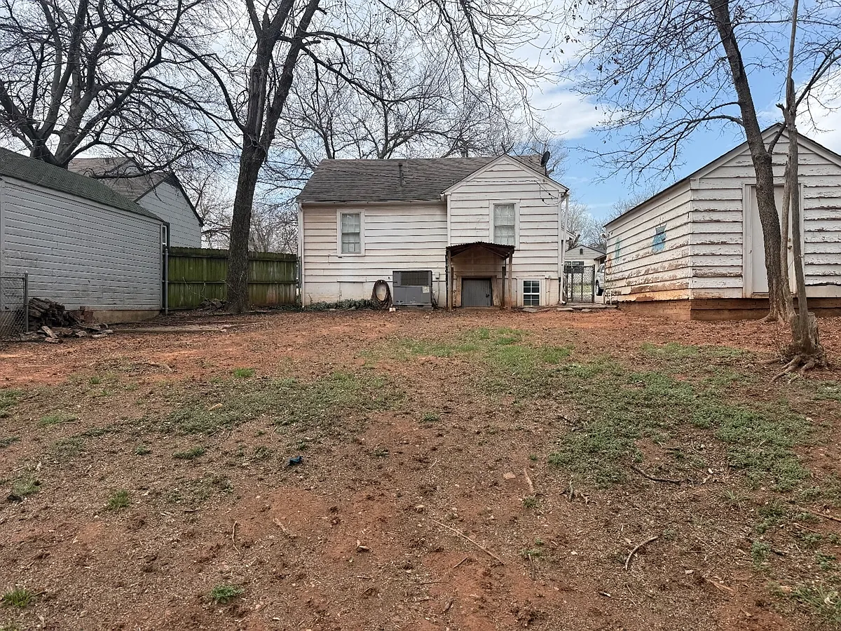 S Littler Ave_730 - 1 — Photo 4