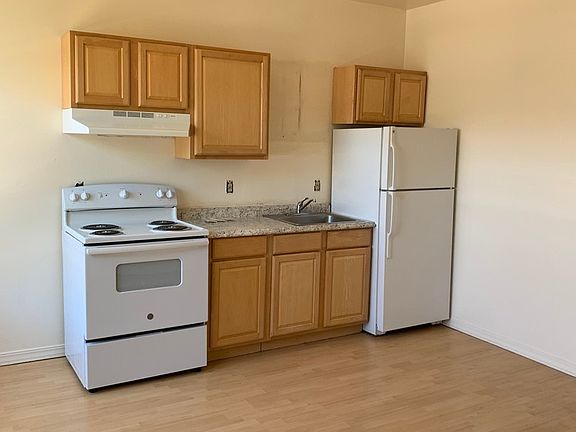4th image of 2404 N Vancouver Ave #14