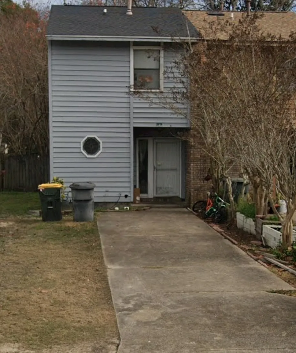 2 bed, 1.5 bath, 1200 sqft, $1,600 — Photo 1
