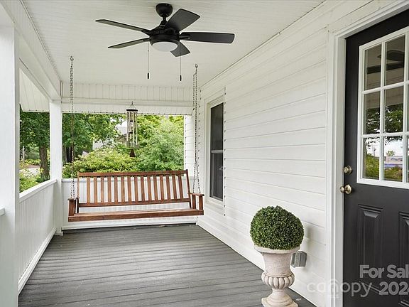 3rd image of 102 Live Oak Dr