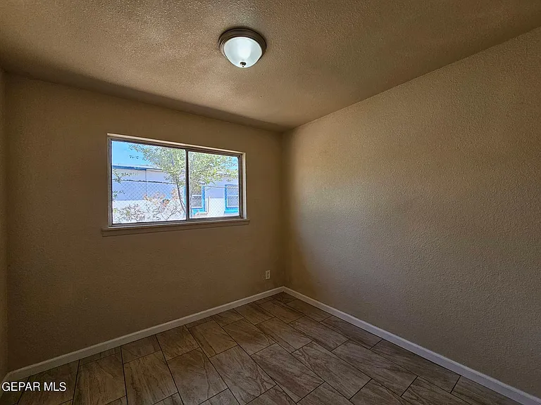 6005 Tampa Ave — Photo 12