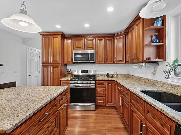4th image of 190 Blackwater Road