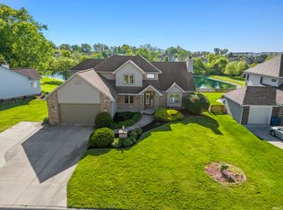 10930 Martin Creek Xing, Fort Wayne, IN 46845