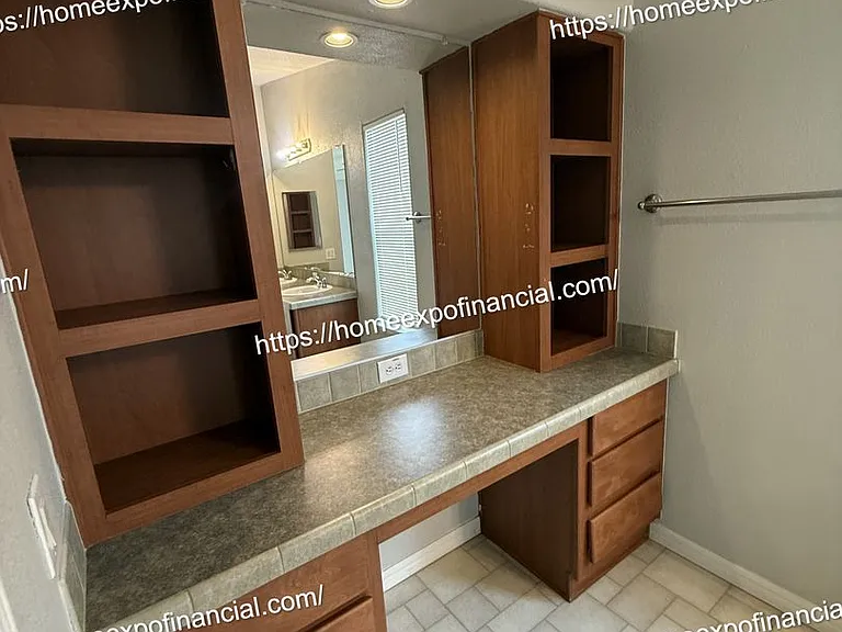 26590 Franklin Ave — Photo 32