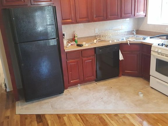 2nd image of 904 E 94th St #1