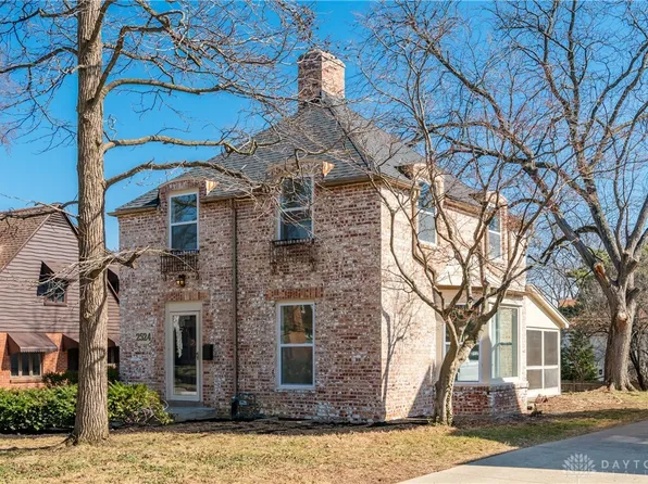 2524 Roanoke Ave, Oakwood, OH 45419